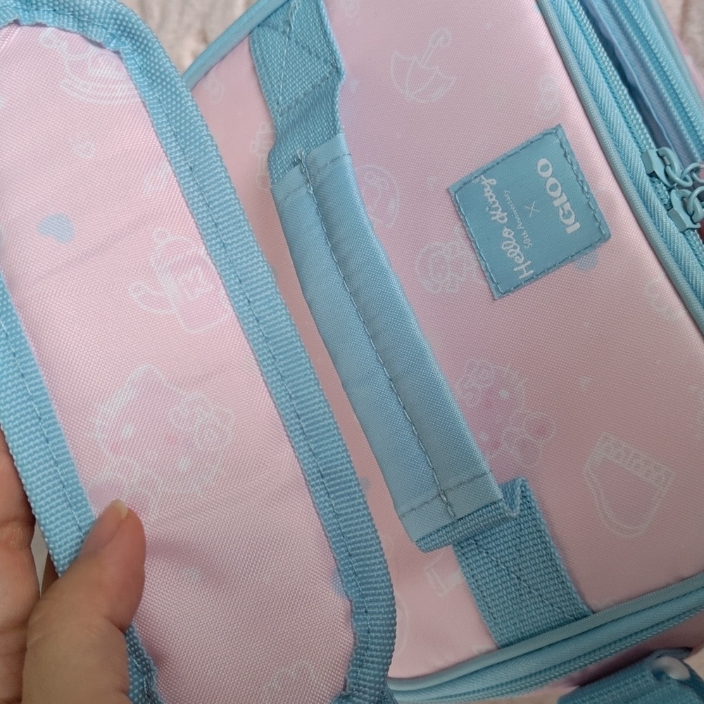 Igloo x Hello Kitty 50th Anniversary Limited Edition 9-can Cooler Bag - Picture 8 of 10